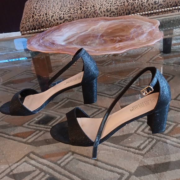 DeBlossom Collection ankle strap block heel sandals 9 - Picture 3 of 7